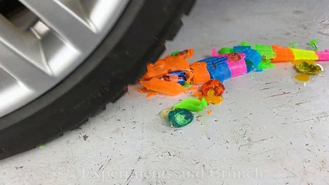 Эксперимент: автомобильное колесо против предметов.