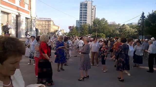 Масса позитива! Танцплощадка для тех, кому за...