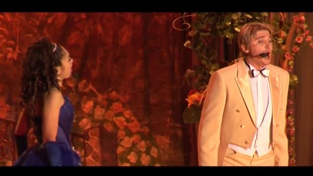 "Помнишь ли ты...". Исполняют: Виктория Сухарева и Александр Чайка.