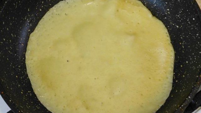 Блины с клубничным соусом