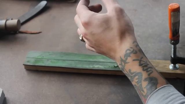 Как точить и править якутский нож.  (Как я это делаю)