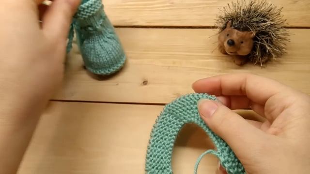 Пинетки на двух спицах на 0-3 месяца