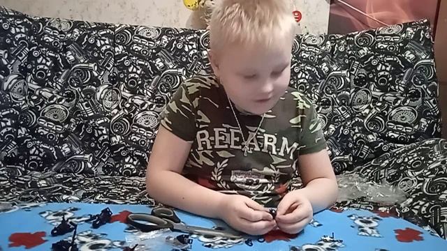 Распаковка. Лего человечки. Спецназ. Lego спецназ спасает заложников)))