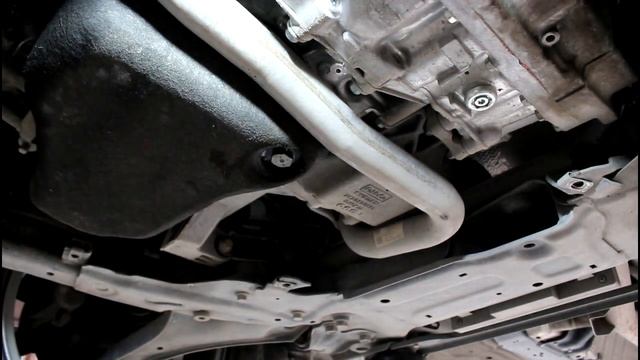 Замена масла и фильтров в двигателе на Land rover Freelander 2 Ленд Ровер Фрилендер 2 2014года