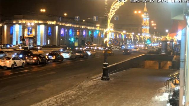 Лошади на прогулке, Гостиный двор, Невский пр. Санкт-Петербург,#авторство Mobotix Webcams Russia.
