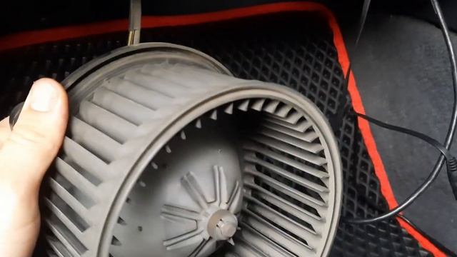 Снятие моторчик печки. Как снять моторчик печки  Toyota Carina?