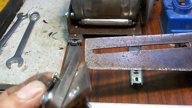 Заточной  станок для дисковых пил, самодельный.