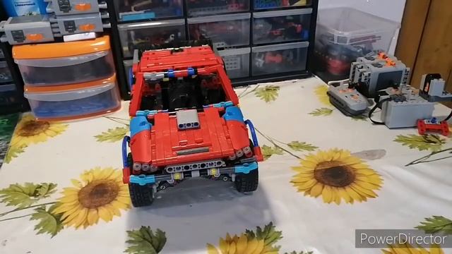 Машина из лего техник на пульте управления!
