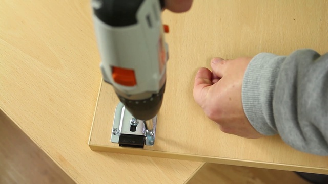 Монтаж системы раздвижных дверей для шкафа-купе Ares2