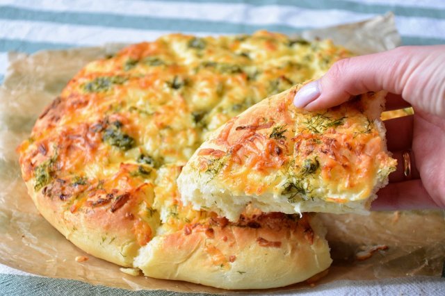 Вкуснейшая сырно-чесночная лепешка за 20 минут. Мягкая, пышная и идеальна для борща