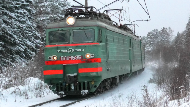 "Новогодний Выльник". ВЛ11-153 Б/097 с грузовым поездом
