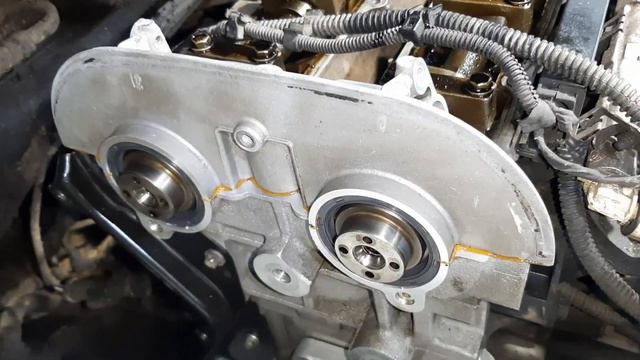 Ford Focus 2 1.6L Замена комплекта ГРМ + помпа.