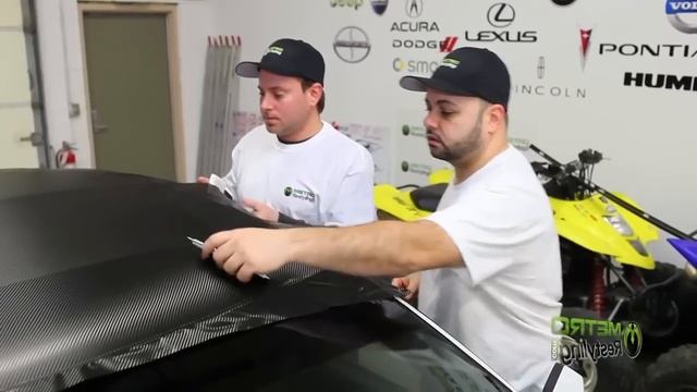 Обтяжка крыши автомобиля пленкой карбон 3m 1080