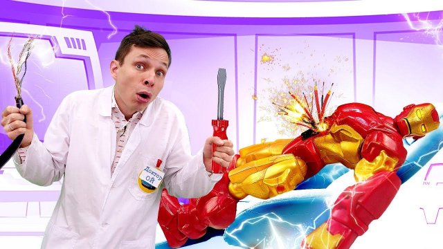 Человек Паук играет в игру больничку. Почему Железный человек ослаб? Игры в доктора и супергероев