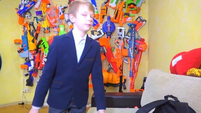 Веселые истории КАК София помогает Брату. Софунья Шалунья