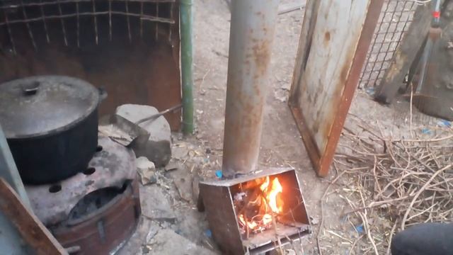 когда газа нет.экономичная печь на дровах.ракетная печь и варочная печь дровяная печь своими руками