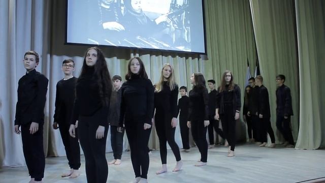 Инсценировка военной песни - 7Б класс
