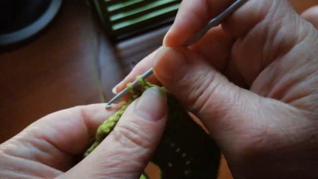 Урок 4. Вязание крючком для начинающих. Кофточка крючком для пупса.