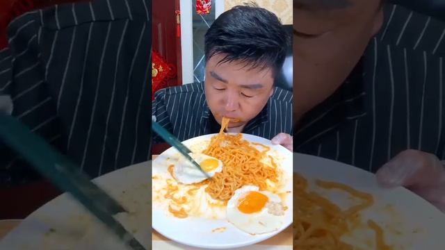 Китайцы едят на камеру!!! ????