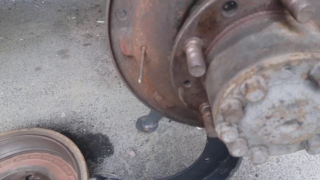 Не одевается тормозной барабан на новые колодки УАЗ