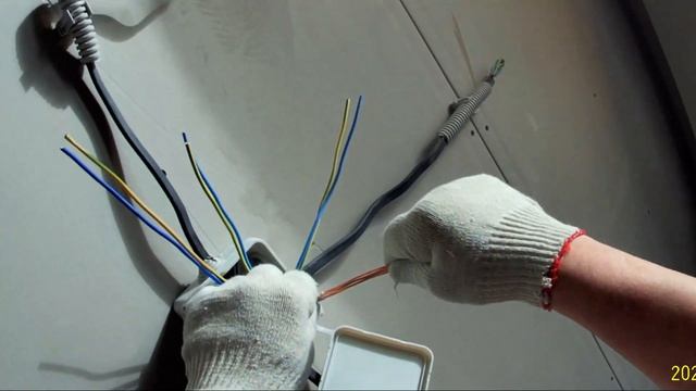 как БЫСТРО скрутить провода в распредкоробке