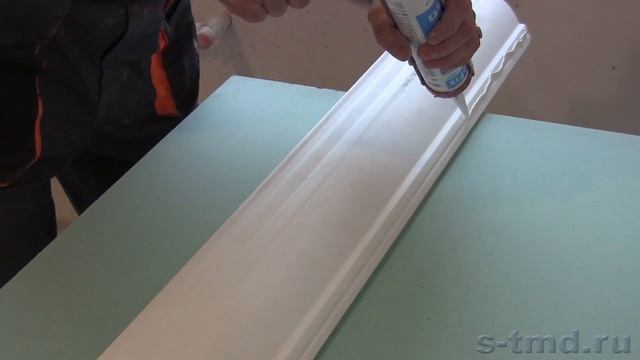 Потолочный плинтус галтель из полиуретана (полистирола) как сделать запилить внутренний угол под 45