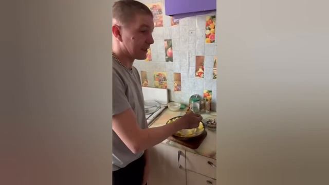 Батя ударил Руслана Гительмана,Иришка готовит,Катя,Олег Монгол