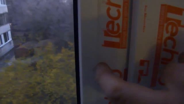 как прикрепить термометр к металлопластиковому окну