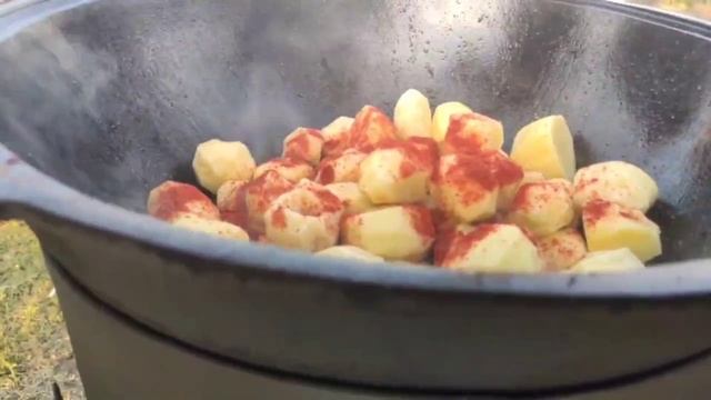 От этого балдеют все!НА КОСТРЕ! КУРИНАЯ ГОЛЕНЬ С КАРТОФЕЛЕМ В КАЗАНЕ!