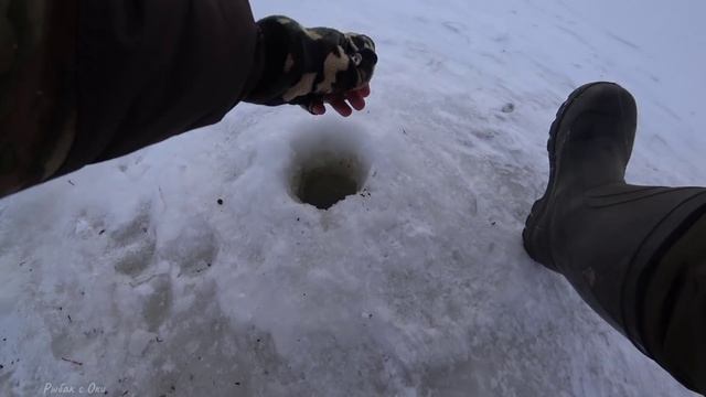 Ловля КАРАСЯ ЗИМОЙ! Ловля КАРАСЯ со льда в Рязанской области!