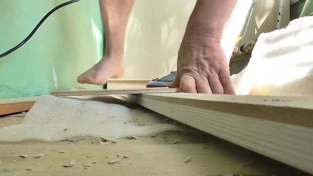 Замена пласстикого балконного порога!