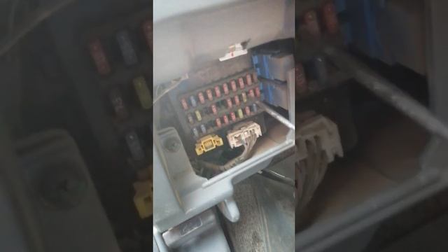 Ниссан Альмера классик 2005 год делаем прикуриватель