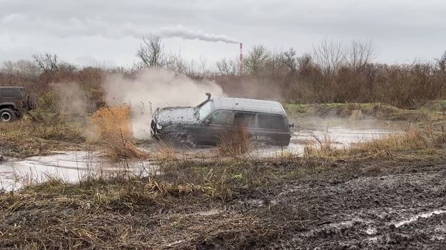 Реальные Джиперы Ростова vs Серега АУЕшник. Нива против Jeep Wrangler. Все по пояс в грязи!