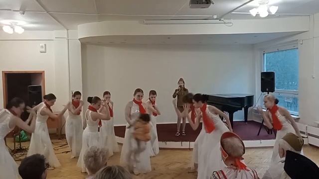 " Когда вы песни на земле поете " исп.шоу - театр " Столица "