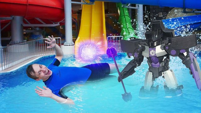 Новые видео игры – Трансформеры Десептиконы в Аквапарке! Портал Мегатрона! – Видео шоу Акватим