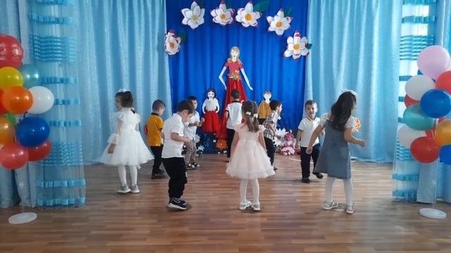 Песенка от Пчелок