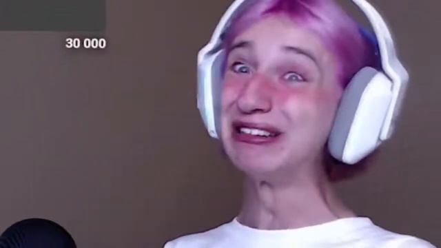 ДАША КОРЕЙКА БРЕЕТ ОЧКО