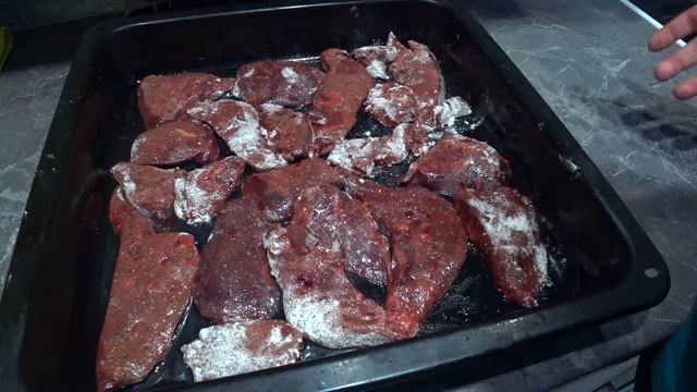 Печень в духовке готовить проще не куда . Печёнка без лишней возни просто и вкусно .