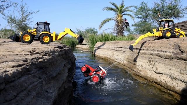 Школьный автобус столкнул трактор в каньон
