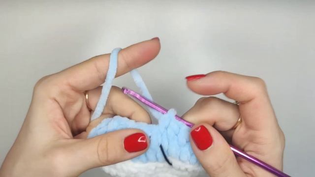 Пинетки крючком из плюшевой пряжи для новорожденных. Подробный МК для начинающих. Пинетки за 1 час.