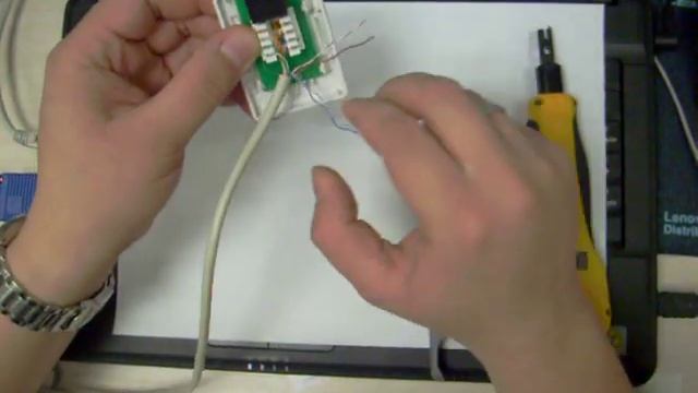 Обжим компьютерной розетки Cat 5e