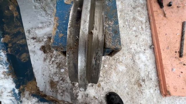 Снимаем ленивца на миниэкскаваторе