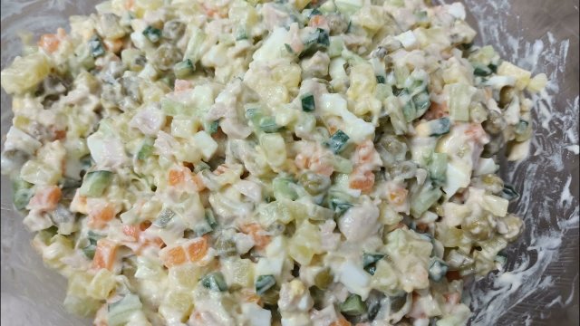 Салат Оливье с мясом без колбасы на Новый год и праздничный стол