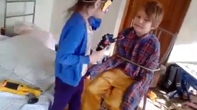 Маленькая девочка связала бандита во время ограбление #Мальчики против девочек \1