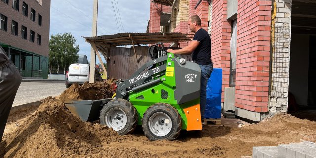 Frontmen 320 - минипогрузчик. Обзор при работе в реальных условиях.