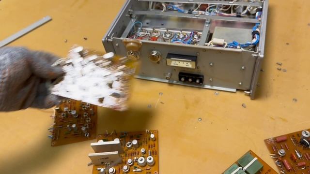 В разборе Генератор сигналов низкочастотный Г3-118. Узнаем его цену.