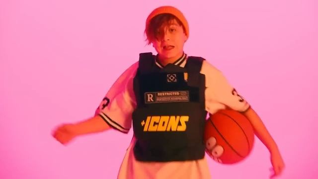 Кто Лучше Поет Милана Хаметова или Камиль из сериала Кампус ?