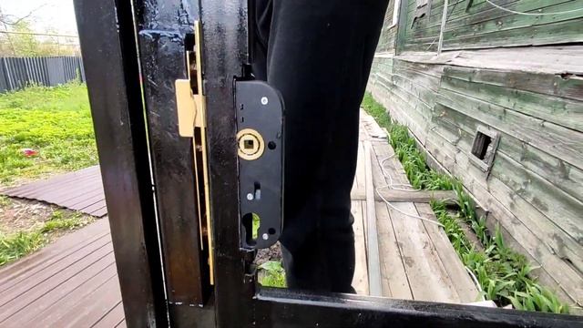 Забор из профнастила | Монтаж распашных ворот и калитки с замком | Самый быстрый способ