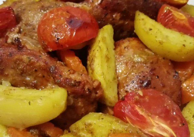 Филе индейки с картофелем и овощами в духовке