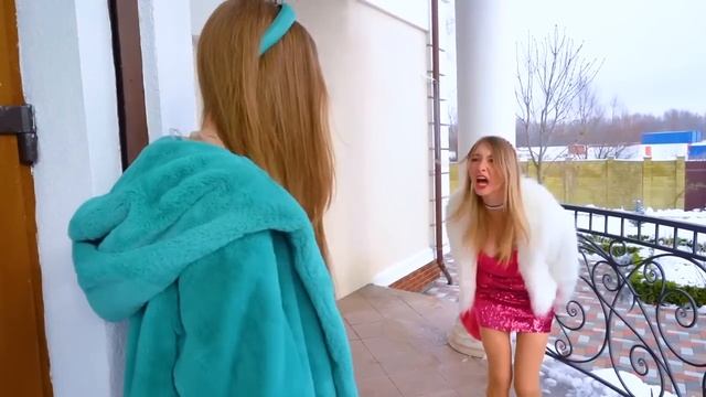 Дерзкие Девушки VS Милые Девушки В Школе || Ботанша Стала Популярной